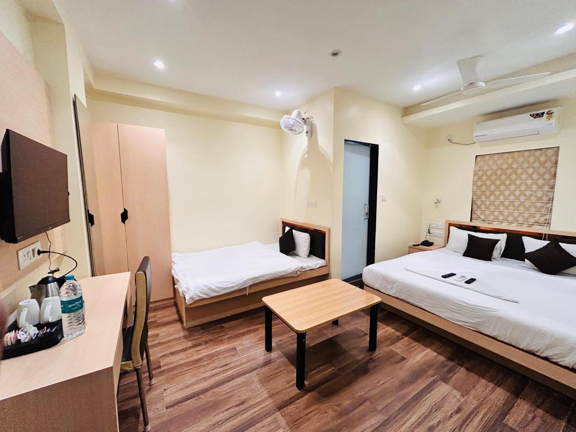 Hotel Golden Square - Kolkata Airport Exterior foto